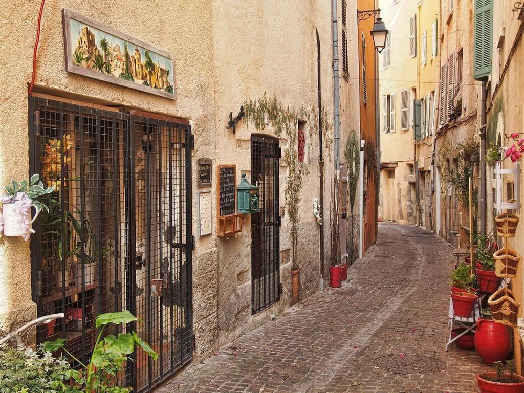 Souvenirs D'Hier Apartment Hyeres Exterior photo